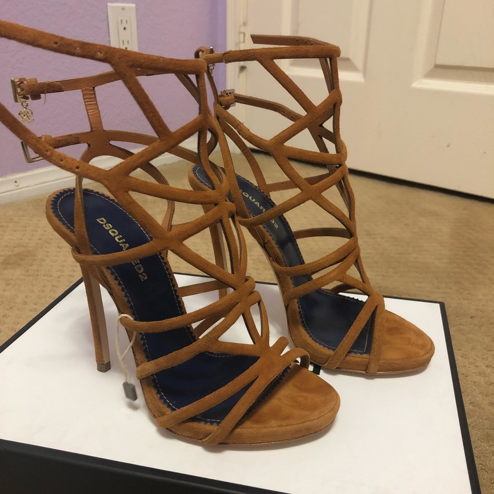 DSQAURED2 Caramel colored Sandal heels!
